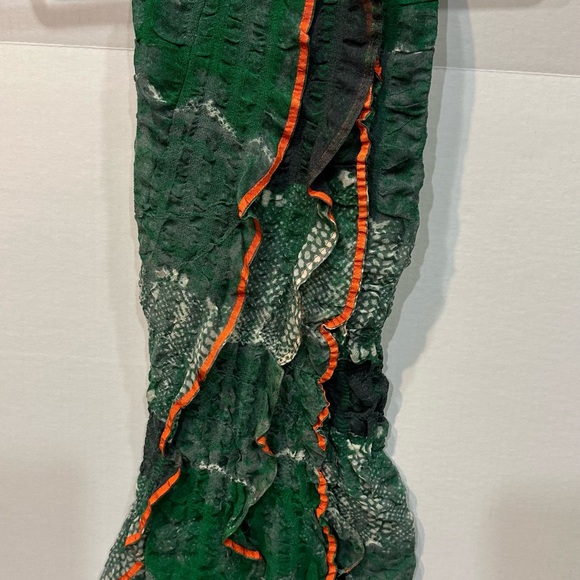 Beautiful 100% Wool lightweight., 33 inches wide & 66 long. Like New! - Picture 12 of 12